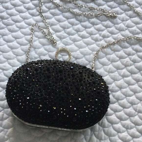 Elegant evening clutch with crossbody chain - Picture 2 of 8